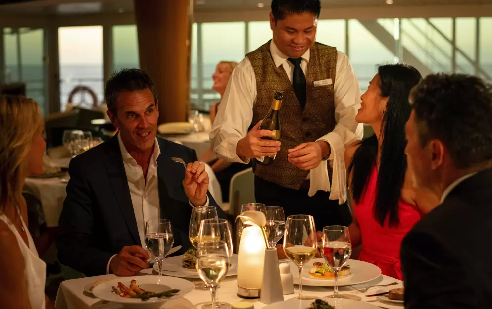 Paul Gauguin Cruises MS Paul Gauguin La Veranda LIfestyle 2 ©Paul Gauguin Cruises.jpg